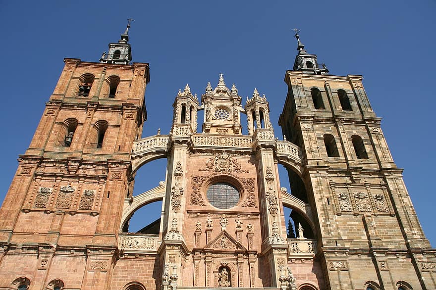 Fachada De La Catedral De Astorga
